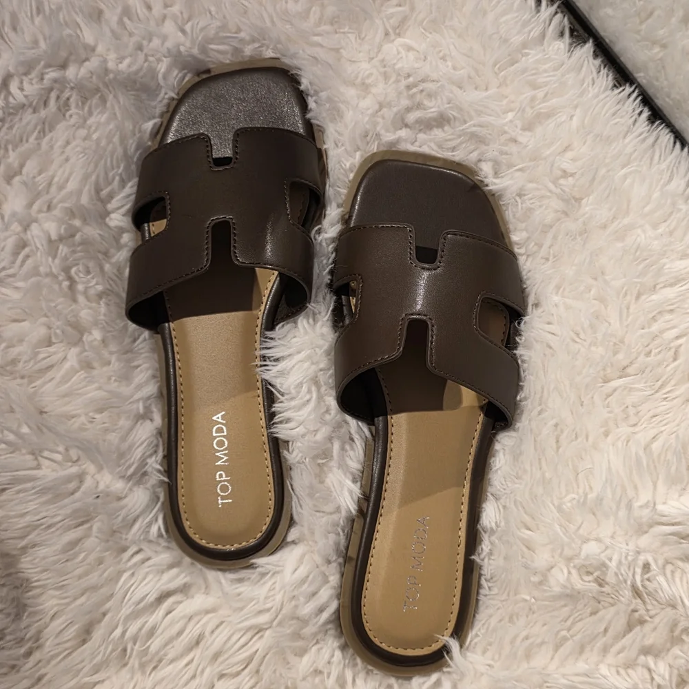 Women's Brown H Sandals - Picture 13 of 13